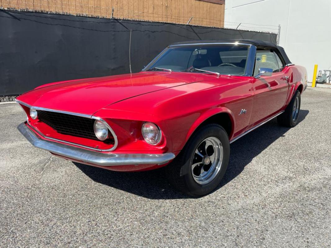 Ford Mustang CABRIOLET 302 CI V8 ROUGE 69